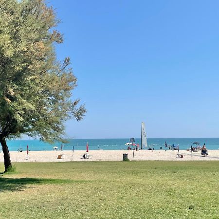 Punto Di Osservazione Lido di Fermo Exteriör bild