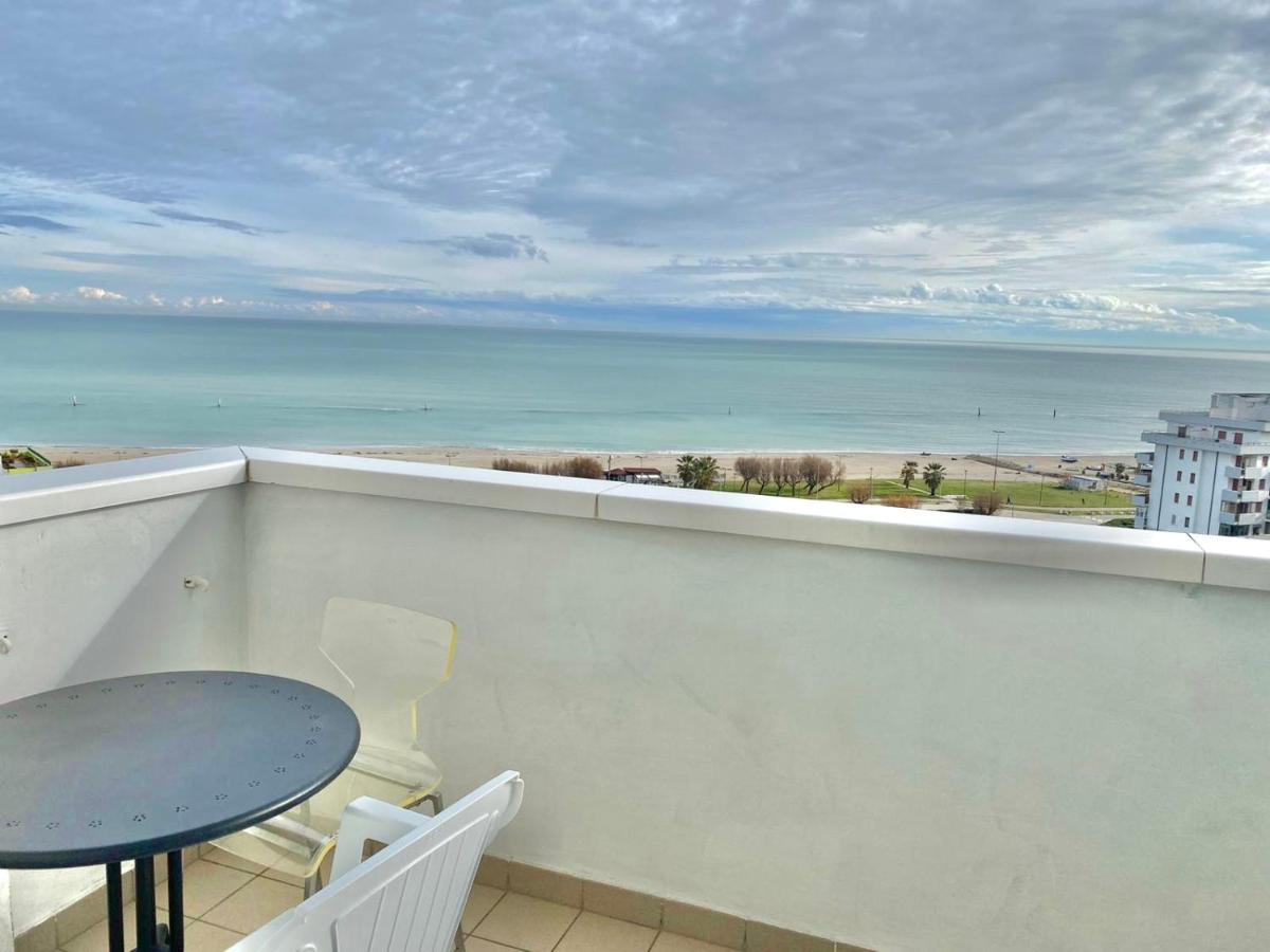 Punto Di Osservazione Lido di Fermo Exteriör bild