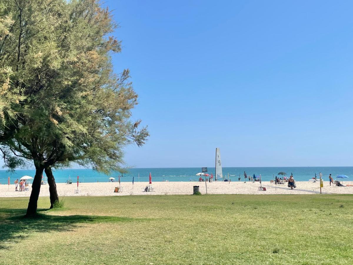 Punto Di Osservazione Lido di Fermo Exteriör bild